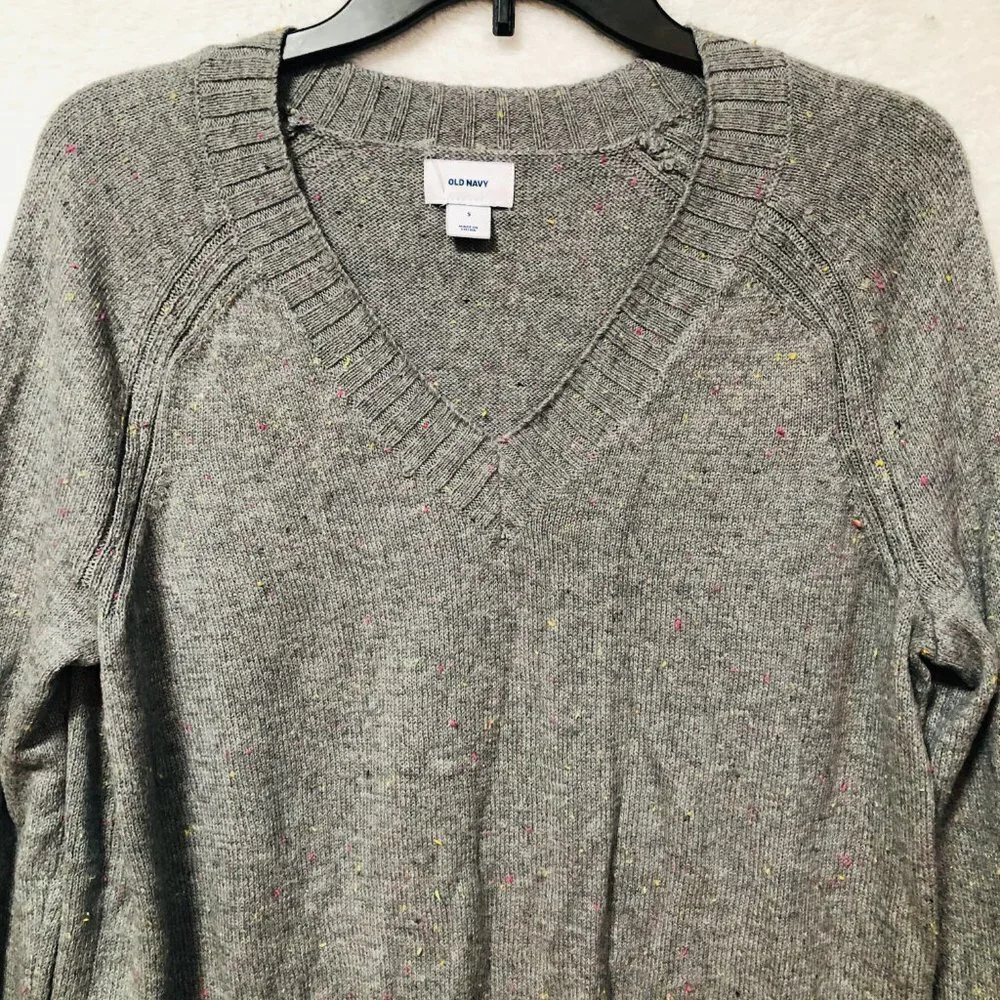 Old Navy Gray Long Sleeve V Neck Sweater Size Small - Picture 2 of 10